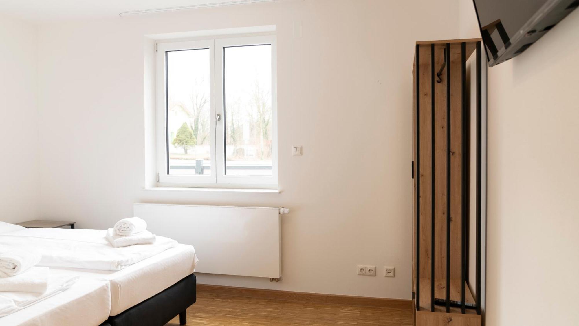 Henrys Sleeping Am Augsburger Eiskanal 외부 사진